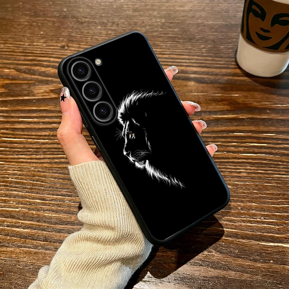 جراب هاتف بتصميم أسد ملكي أنيق - مراجعة Samsung Galaxy S25 وسعره